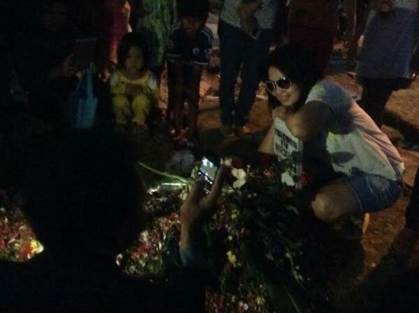 SELFIE DI MAKAM OLGA TUAI HUJATAN DI DUNIA MAYA !!!