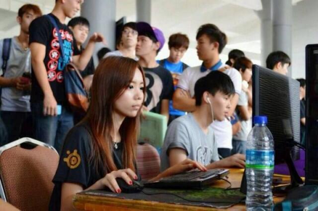 &#91;FOTO HOT&#93; Godaan Gamer Dota Paling Cantik