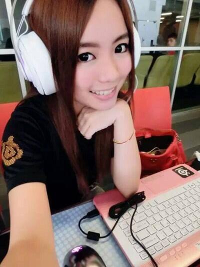 &#91;FOTO HOT&#93; Godaan Gamer Dota Paling Cantik