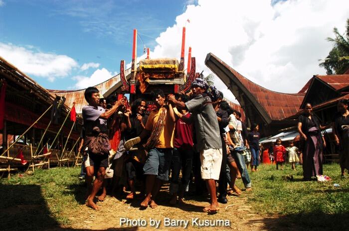 Rambu Solo, Tradisi Pemakaman Unik di Tana Toraja.