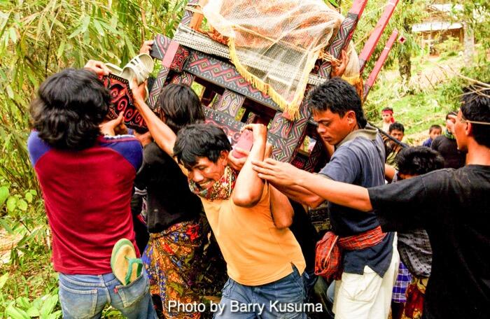 Rambu Solo, Tradisi Pemakaman Unik di Tana Toraja.