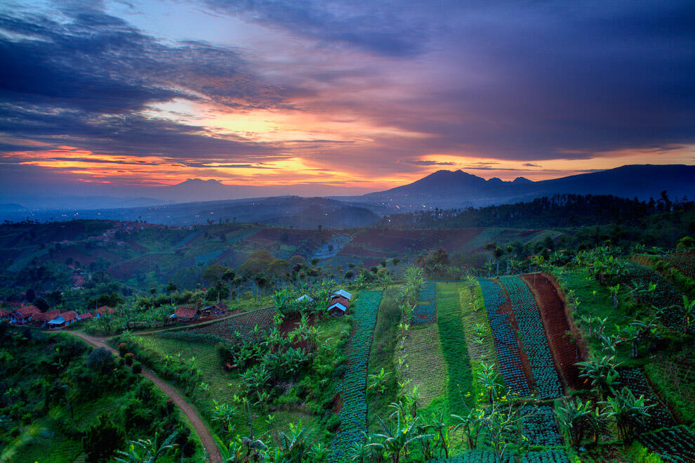 Keindahan Kota Bandung dilihat dari Bukit Muko