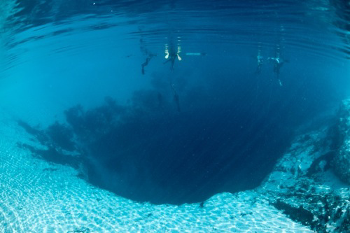 Dean's Blue Hole, Lubang Biru Terdalam di Dunia