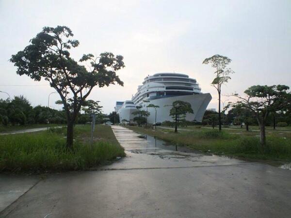 Kapal Pesiar Terdampar? Bukan, Ini Hotel Pacific di Batam