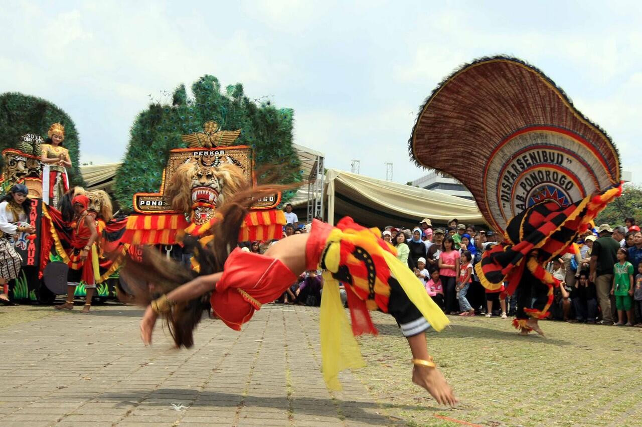 inilah beberapa daftar kebudayaan Indonesia yang di akui oleh Malaysia !!