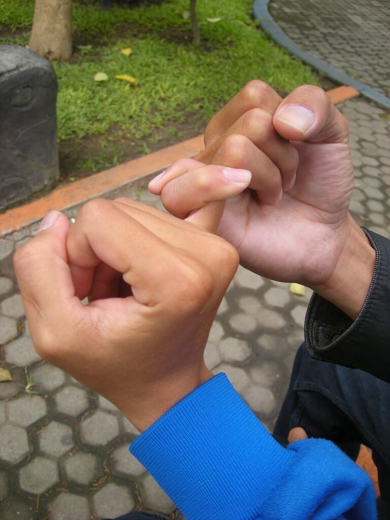 ketika kelingking mu di salah gunakan