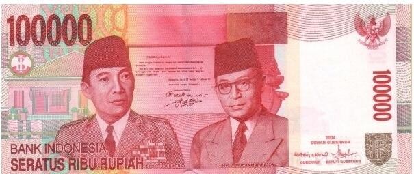 (Adakah Nastak yg dapat amplopnnya) Tiba di Solo, Jokowi Sapa Warga dengan Amplop