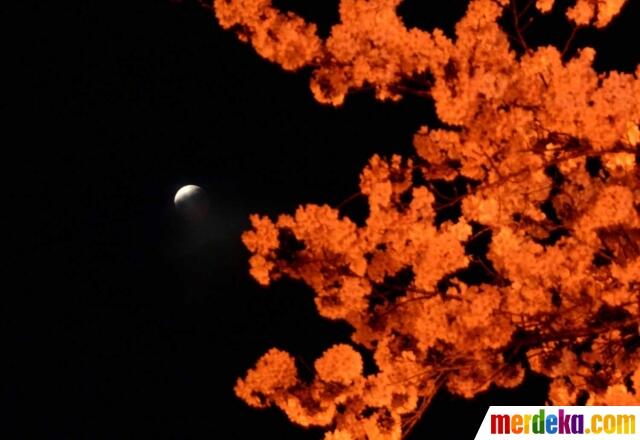 &#91;FOTO&#93; Indahnya Penampakan Gerhana Bulan Merah di Berbagai Belahan Dunia