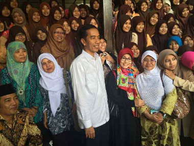 Hot Photo... Jokowi Kunjungi Pesantren di Kampung Halamannya..