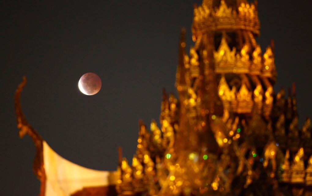 &#91;FOTO&#93; Indahnya Penampakan Gerhana Bulan Merah di Berbagai Belahan Dunia