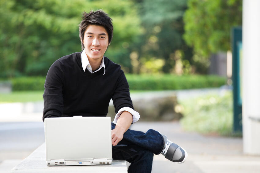 10 Pakaian Essential untuk Mahasiswa