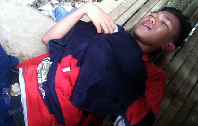 Hot Photo.. Maling Burung Di Hakimi Massa gan...