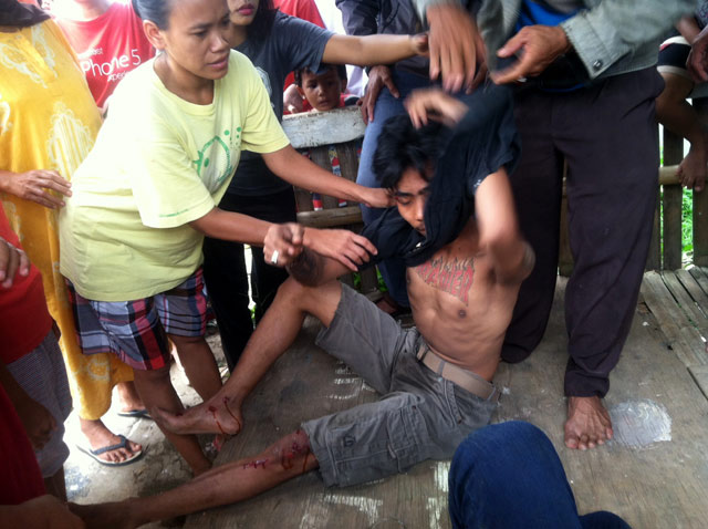 Hot Photo.. Maling Burung Di Hakimi Massa gan...