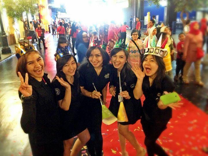 10 Hal Yang Bakal Kamu Alami Ketika Bekerja di Sebuah Theme Park 
