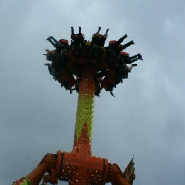 10 Hal Yang Bakal Kamu Alami Ketika Bekerja di Sebuah Theme Park 