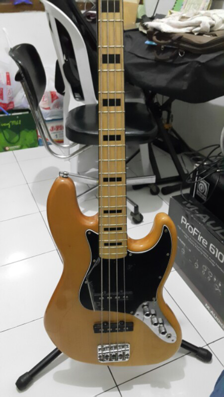 Jual Squier Jazz Bass Vintage Modified Warna Natural !! RARE !! Bandung !!