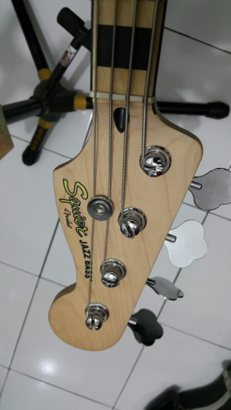 Jual Squier Jazz Bass Vintage Modified Warna Natural !! RARE !! Bandung !!