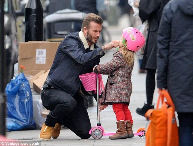 Kasih sayang David Beckham kepada anaknya...Good Father tulus