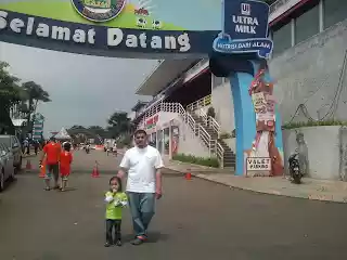 Lontong... ehh Tolong Rekomendasikan tempat liburan di Bandung dong gan ?
