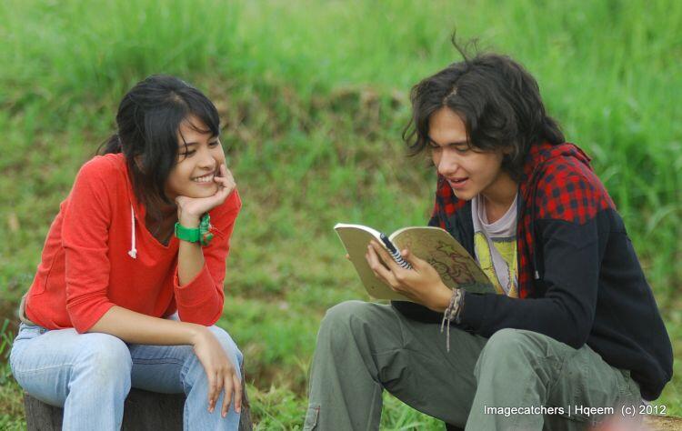 Kamu Gak Malu Cuma Pacaran dan Main Gadget Saja?
