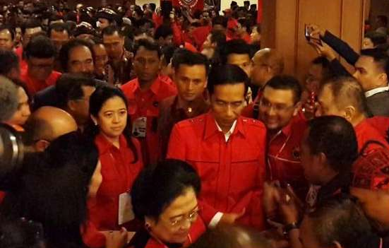PRESIDEN KOK GITU? ..&#91;Lebih pilih hadiri Kongres PDIP&#93; Jokowi tak hadiri HUT TNI AU 