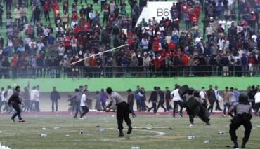 Cuma di QNB League dan Sepakbola Indonesia, bisa ditemukan hal seperti ini.