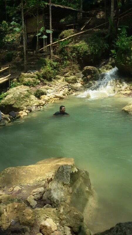 Blusukan ke CURUG KEMBANG SOKA , Air Terjun Tersembunyi di Barat Kota Jogja 