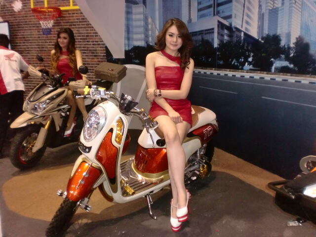 Komponen-komponen Motor Yang Sering di Mainin Saat Parkir ( Just For Fun )