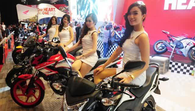 Komponen-komponen Motor Yang Sering di Mainin Saat Parkir ( Just For Fun )