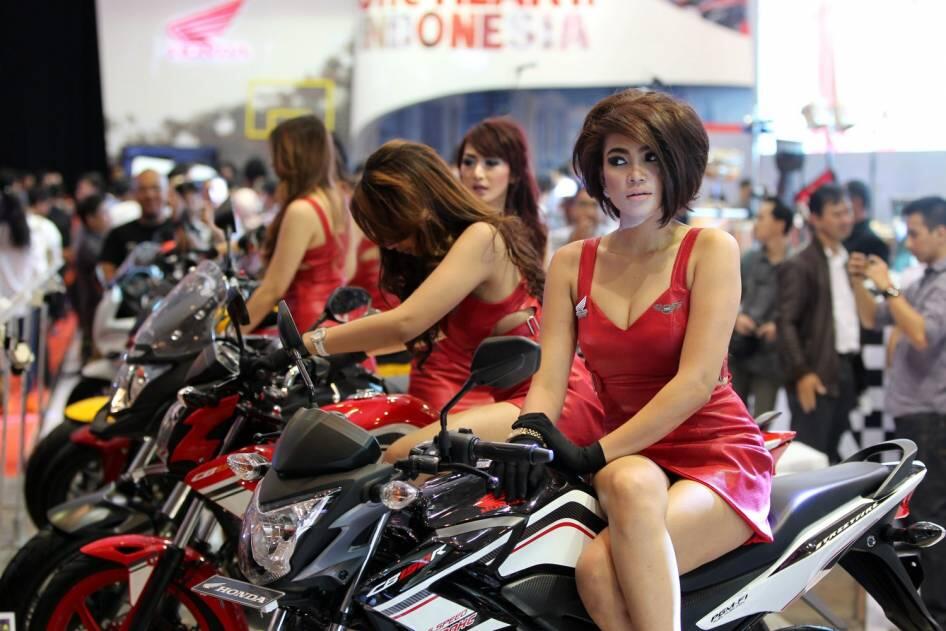 Komponen-komponen Motor Yang Sering di Mainin Saat Parkir ( Just For Fun )