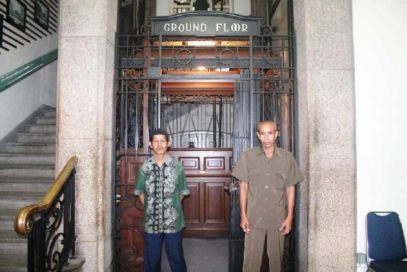 Menengok Lift Berusia 107 Tahun yang Masih Beroperasi