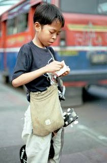 Perbedaan Antara Pengamen dan Musisi Profesional