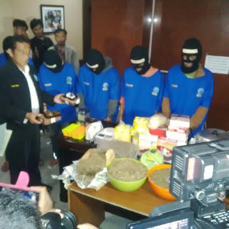 &#91;BREAKING NEWS&#93; BNN Temukan 'Kue dan Cokelat' Narkoba