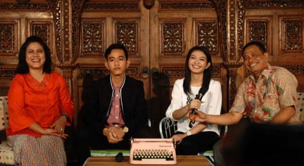 Mesin Ketik Misterius Temani Gibran-Selvi Bertemu Wartawan