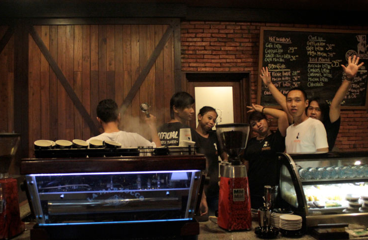 Antara Kopi, Idealisme, dan Indonesia