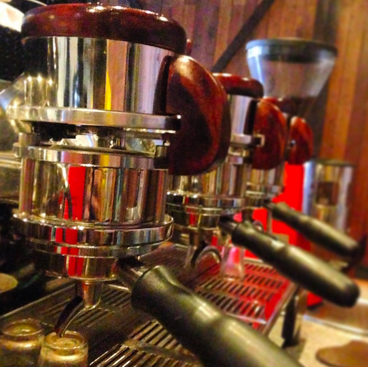 Antara Kopi, Idealisme, dan Indonesia