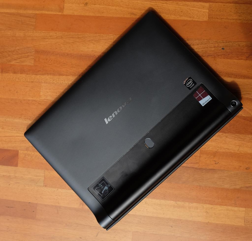 Review Lenovo Yoga Tablet 2 10&quot;: Tablet Windows 8 yang Dapat Digantung di Dinding