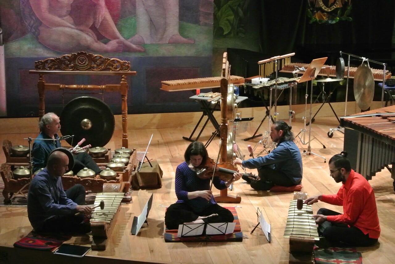 Di Meksiko Gamelan dimainkan oleh seniman seniman berkelas Grammy Award