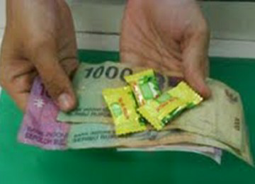 Kembalian dengan permen akan di denda 5 M