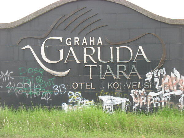 Kemegahan gedung Garuda kini tinggal kenangan