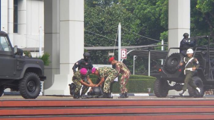 Anggota Satgultor TNI Jatuh dari Gedung Saat Pengukuhan Jokowi