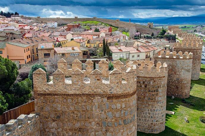 8 Kota Berpagar Dinding Benteng Paling Mengesankan di Dunia