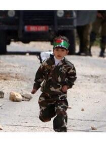 Photo | Bocah 5 tahun ini berani melawan tentara israel