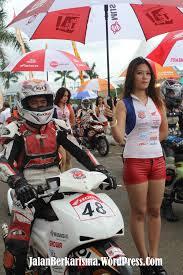 (Thread Damai) 25 Umbrella girl akan sambut tamu KAA di Bandara Husein Sastranegara
