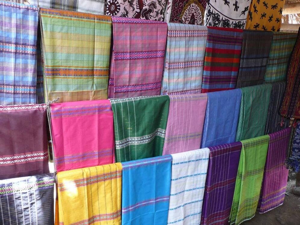 Sarung, di Indonesia buat sholat, di Mesir malah jadi bahan tertawaan