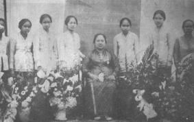 Kartini dan Tokoh2 wanita lainnya di Nusantara. COBA BANDINGKAN...!