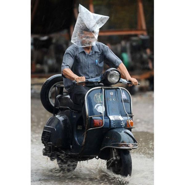 &#91;Wajib&#93;Ngaku Deh, Agan Pengendara Motor? Pasti Pernah Mengalami 20 Nasib Ini! 