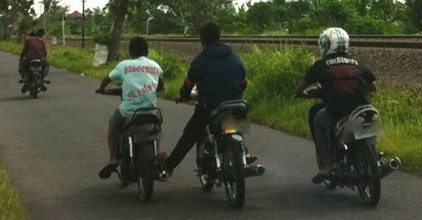 &#91;Wajib&#93;Ngaku Deh, Agan Pengendara Motor? Pasti Pernah Mengalami 20 Nasib Ini! 