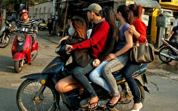 &#91;Wajib&#93;Ngaku Deh, Agan Pengendara Motor? Pasti Pernah Mengalami 20 Nasib Ini! 