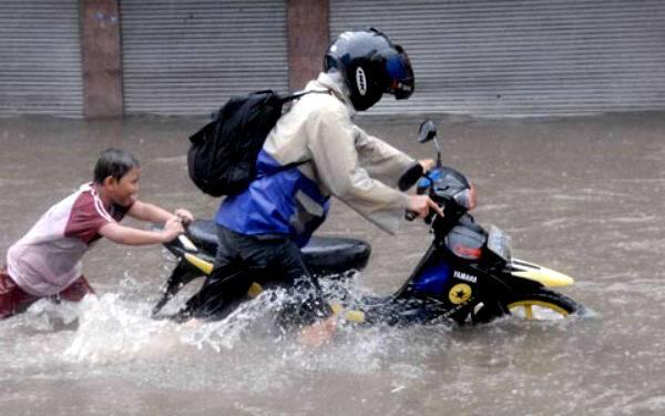 &#91;Wajib&#93;Ngaku Deh, Agan Pengendara Motor? Pasti Pernah Mengalami 20 Nasib Ini! 